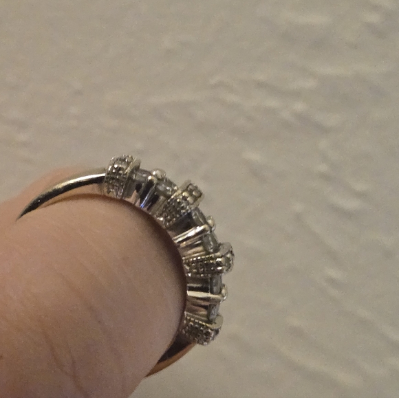 Ring - Picture 3 of 4